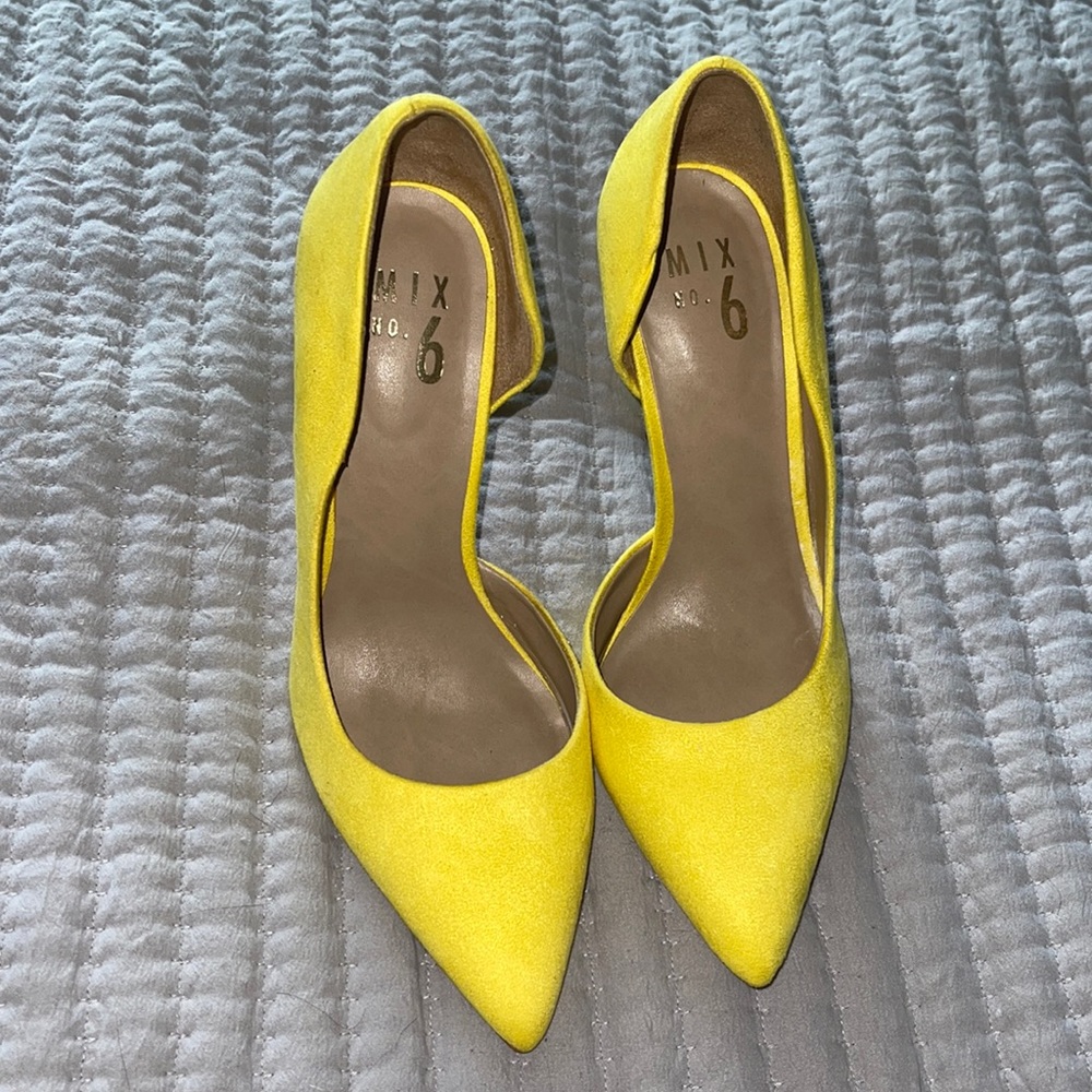 Size 7 yellow heels